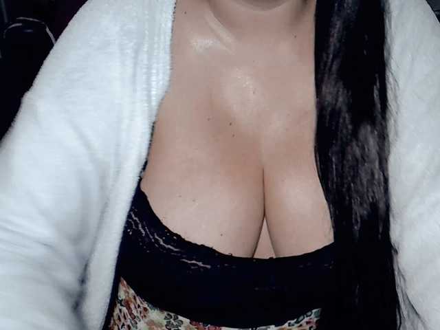 Kellyshowpv live cam on BongaCams