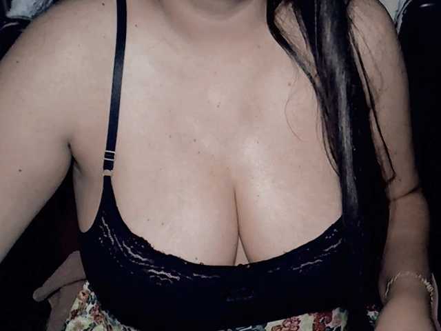 Kellyshowpv live cam on BongaCams