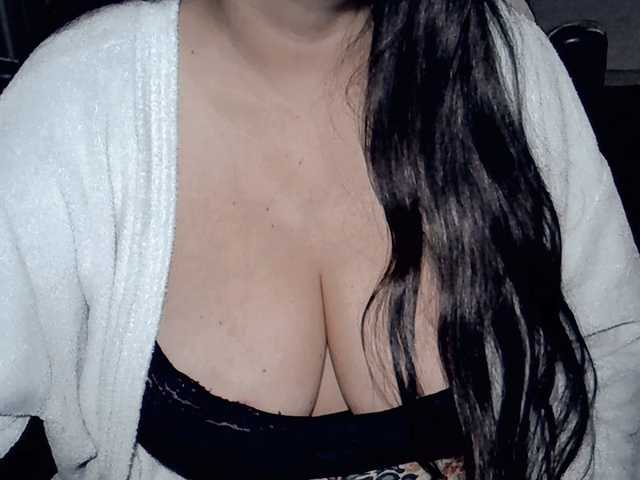 Kellyshowpv live cam on BongaCams