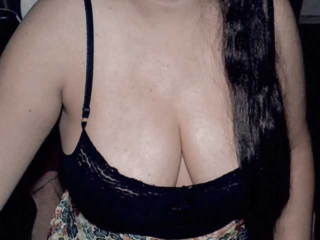 Kellyshowpv live cam on BongaCams