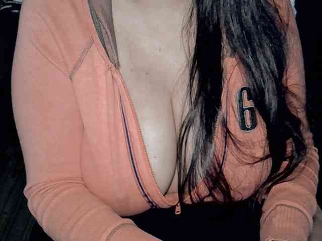 Kellyshowpv Live Webcam on BongaCams