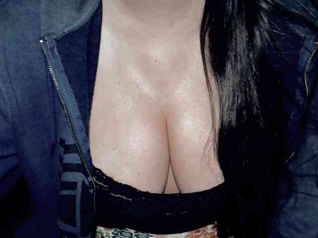 Kellyshowpv Live Webcam on BongaCams
