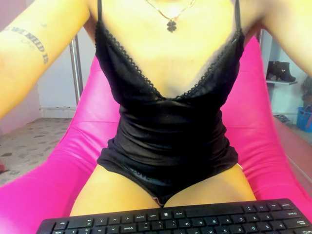 LAURA-SMIITH live cam on BongaCams