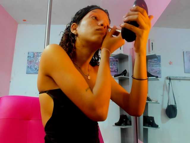 LAURA-SMIITH live cam on BongaCams