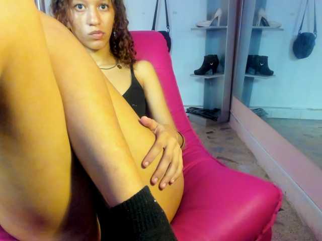 LAURA-SMIITH live cam on BongaCams