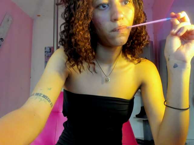 LAURA-SMIITH live cam on BongaCams