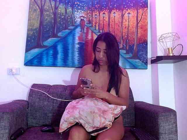 Samantha-kaneg webcam