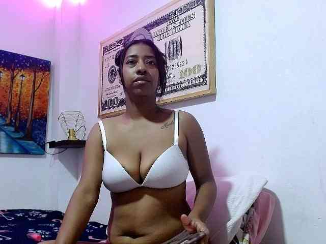 Samantha-kaneg webcam