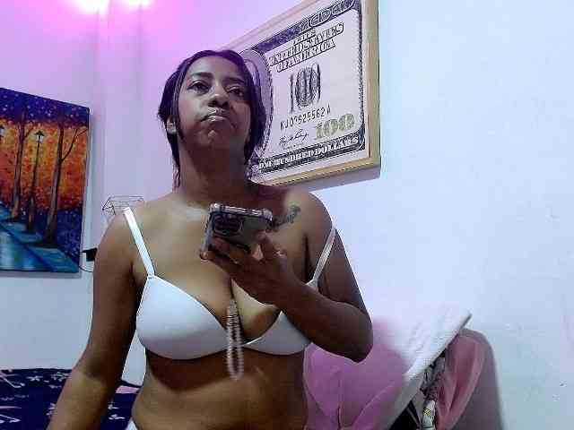 Samantha-kaneg webcam