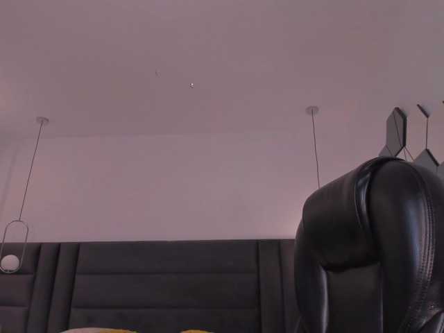 MiaFarrell live cam on BongaCams