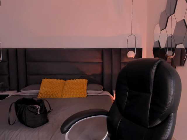 MiaFarrell live cam on BongaCams