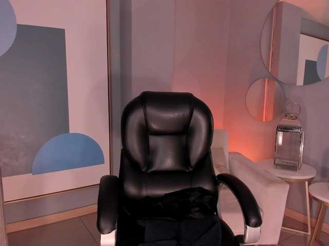 MiaFarrell's BongaCams show and profile