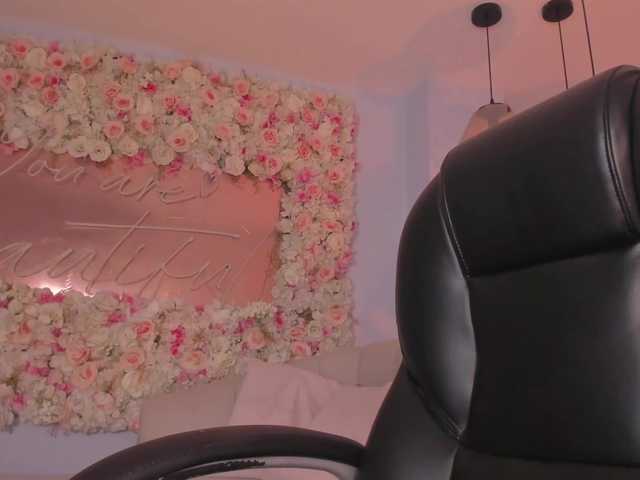 MiaFarrell's BongaCams show and profile