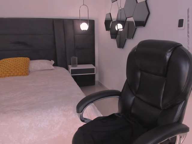 MiaFarrell live cam on BongaCams