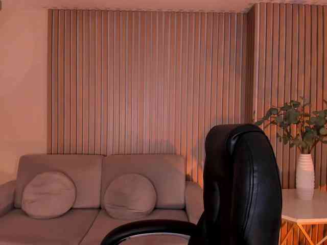 MiaFarrell webcam