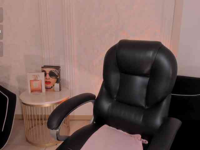 MiaFarrell webcam