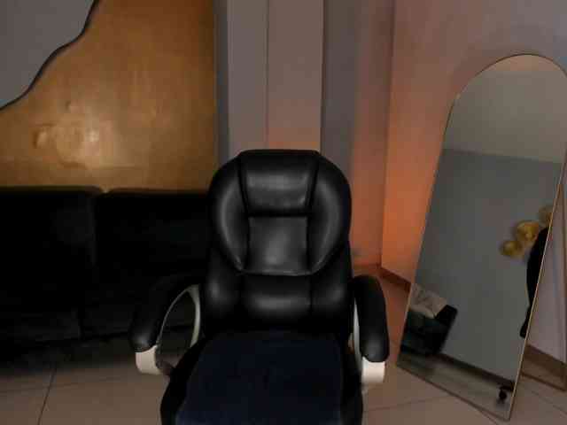 MiaFarrell webcam