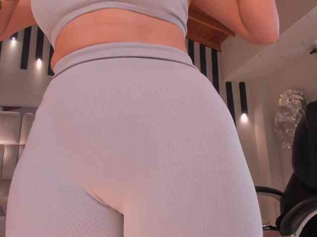MiaFarrell webcam