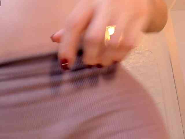MiaFarrell webcam