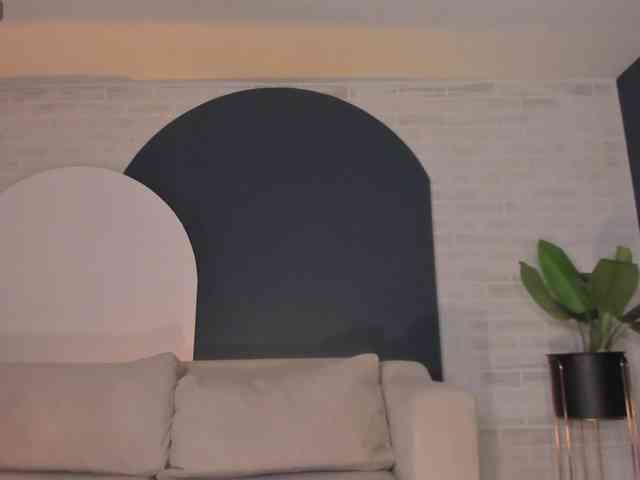 MiaFarrell webcam