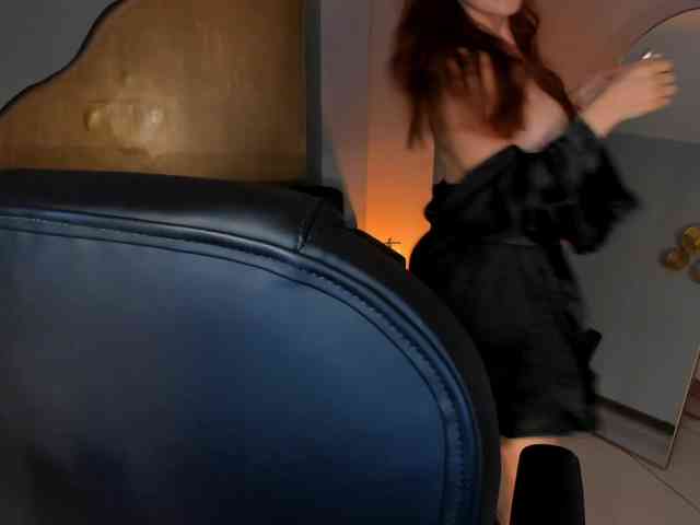 MiaFarrell webcam