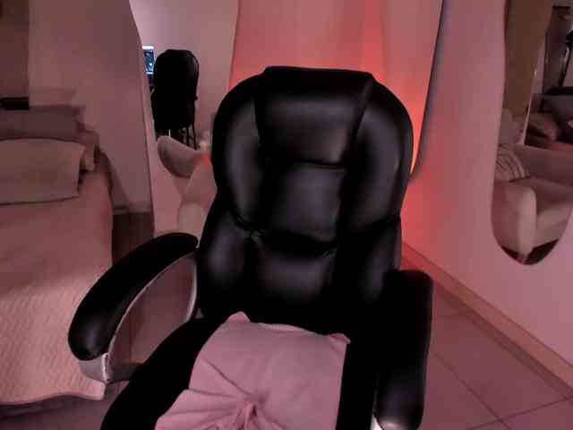 MiaFarrell webcam