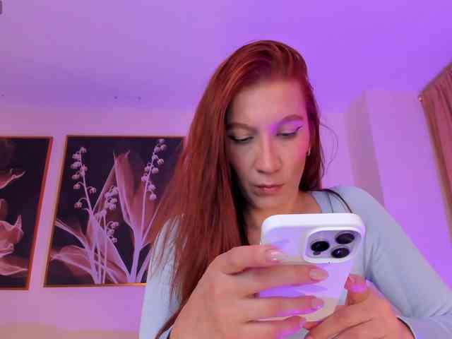 MiaFarrell webcam