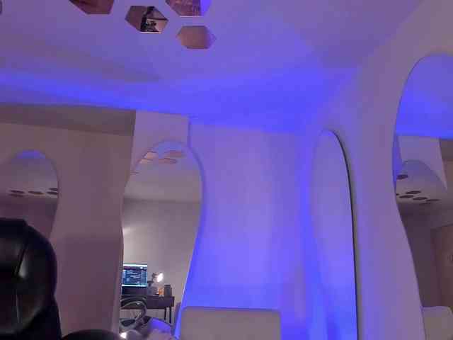 MiaFarrell webcam
