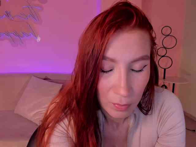 MiaFarrell webcam