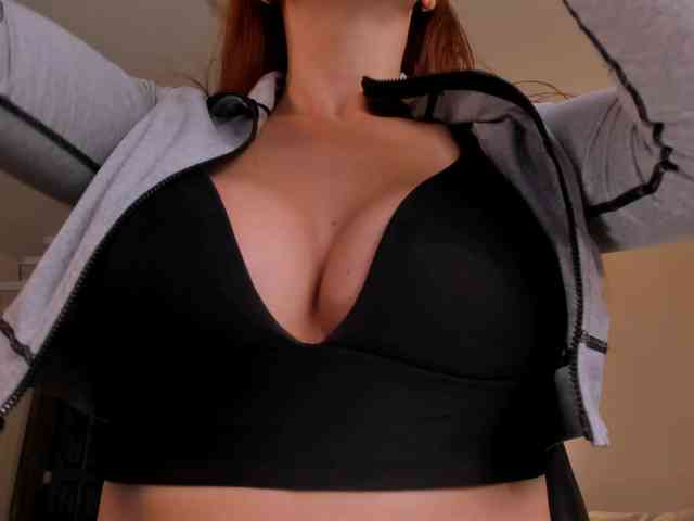 MiaFarrell webcam