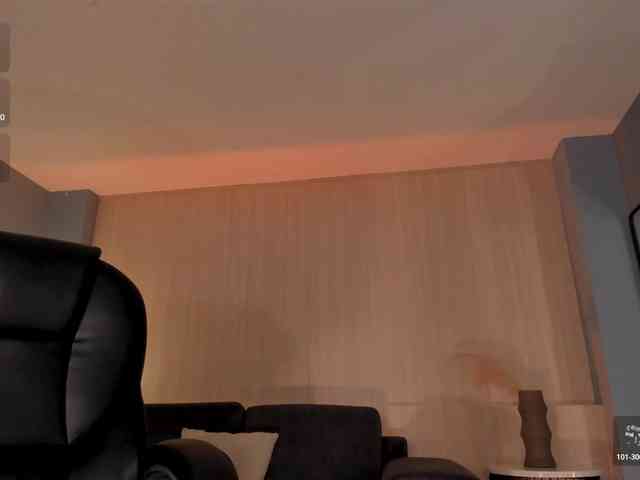 MiaFarrell webcam
