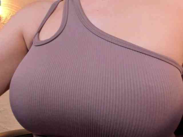 MiaFarrell webcam