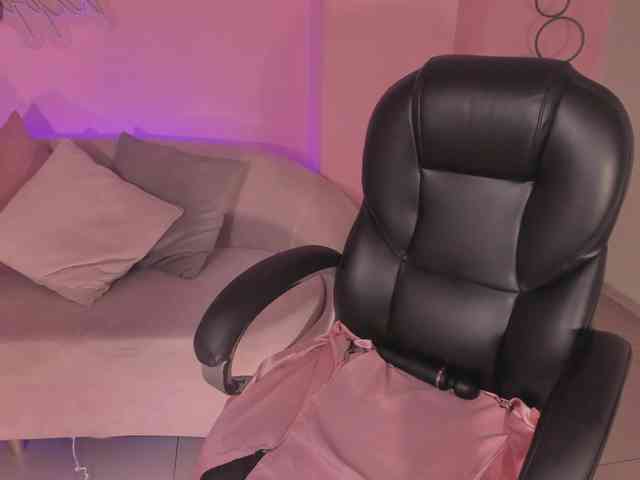 MiaFarrell webcam