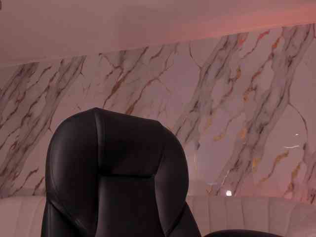 MiaFarrell webcam