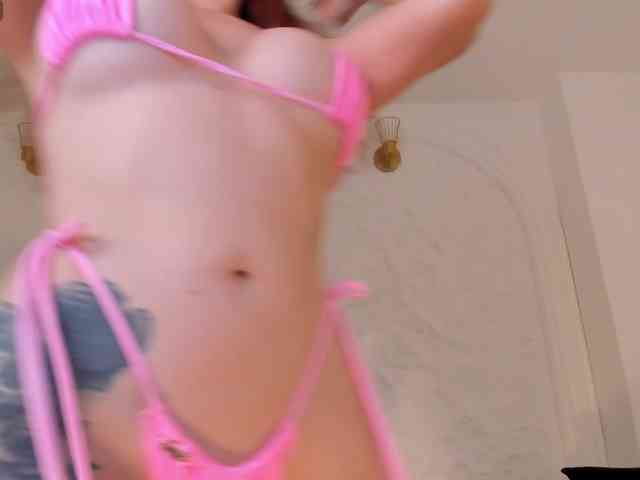 MiaFarrell webcam
