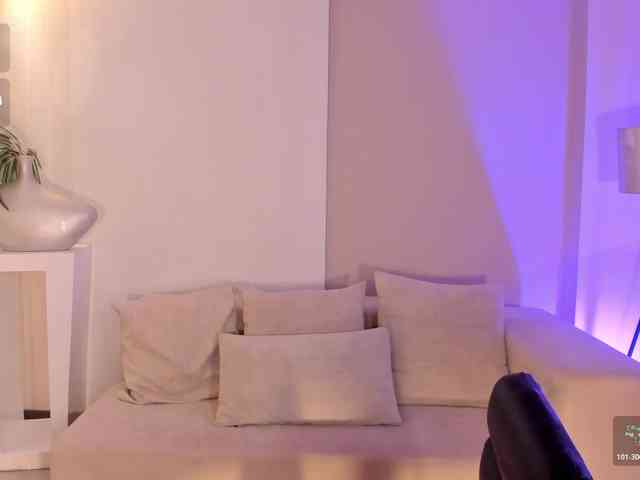 MiaFarrell webcam