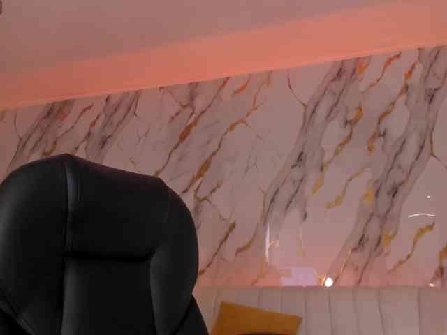 MiaFarrell webcam