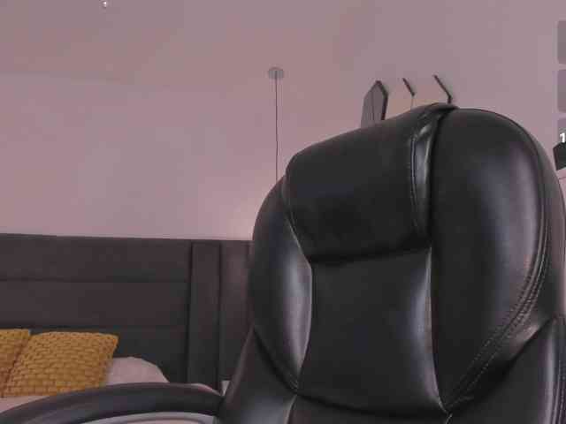 MiaFarrell webcam