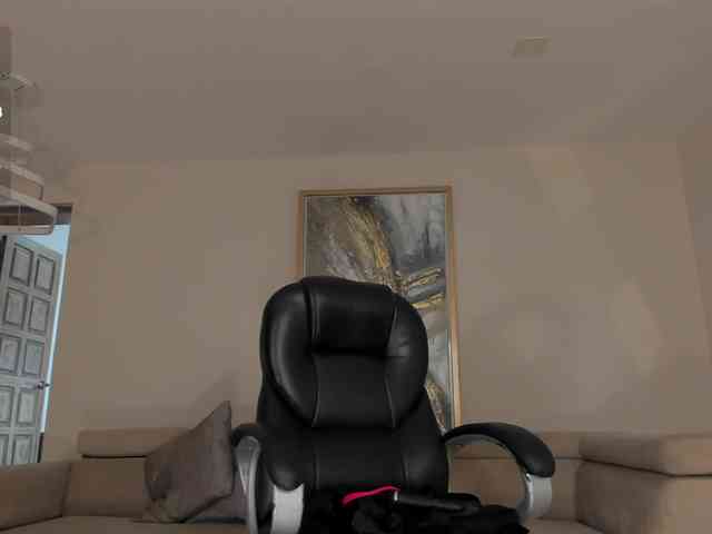 MiaFarrell webcam