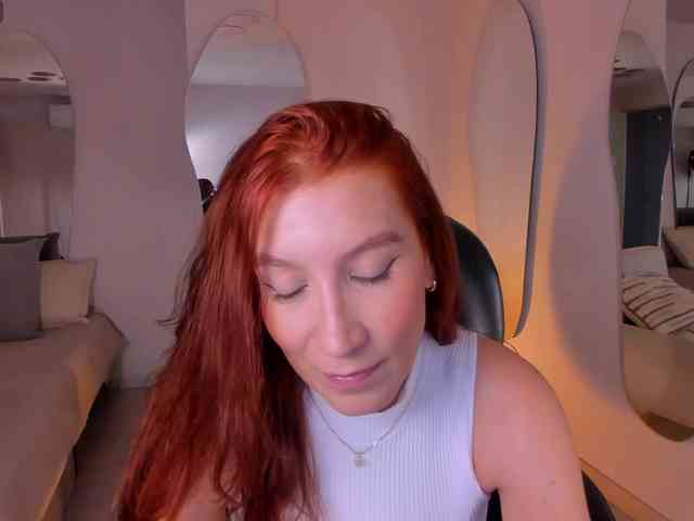 MiaFarrell webcam