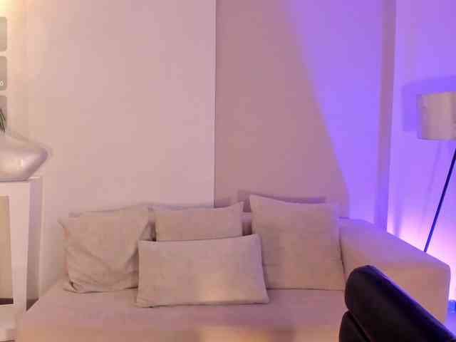 MiaFarrell webcam
