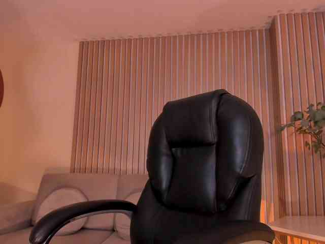 MiaFarrell webcam