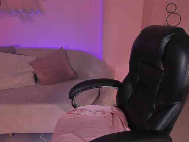 MiaFarrell webcam