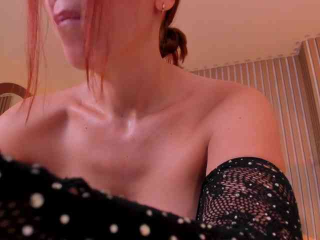 MiaFarrell webcam