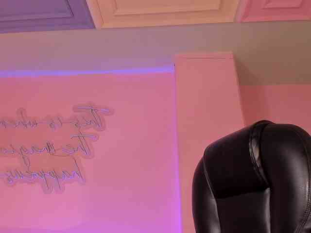 MiaFarrell webcam