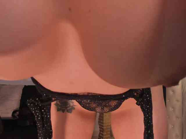 MiaFarrell webcam