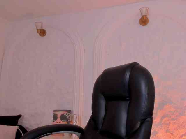 MiaFarrell webcam