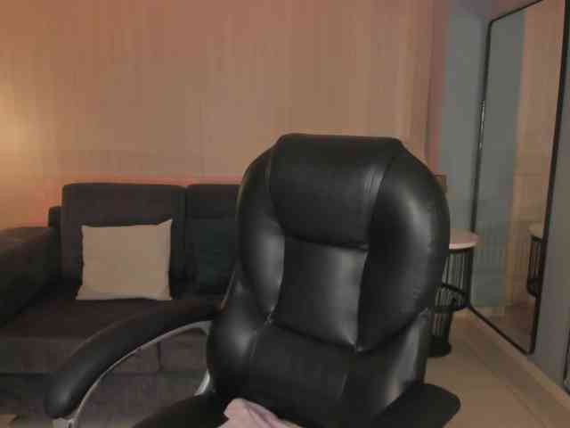 MiaFarrell webcam