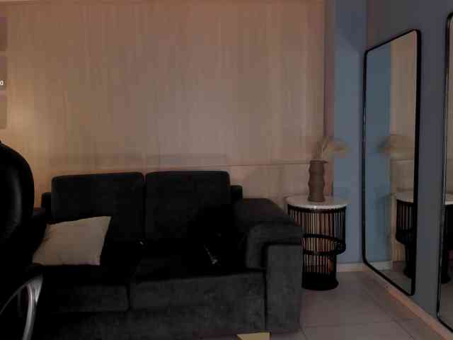MiaFarrell webcam