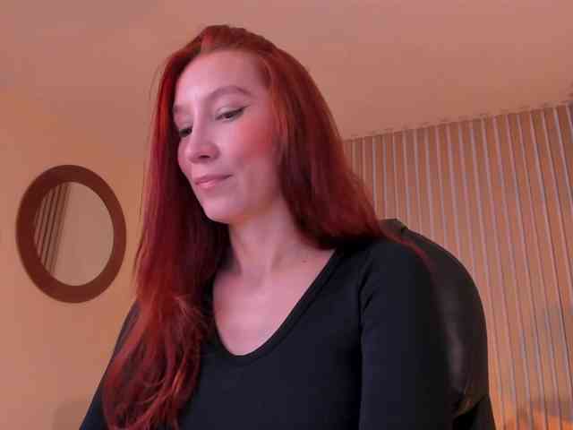 MiaFarrell webcam